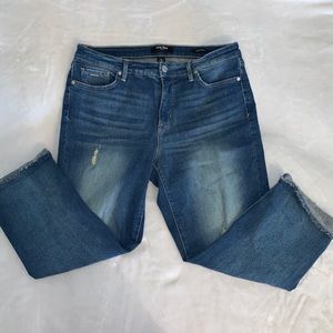 Nine West Chrystie Capri Distressed Jeans!